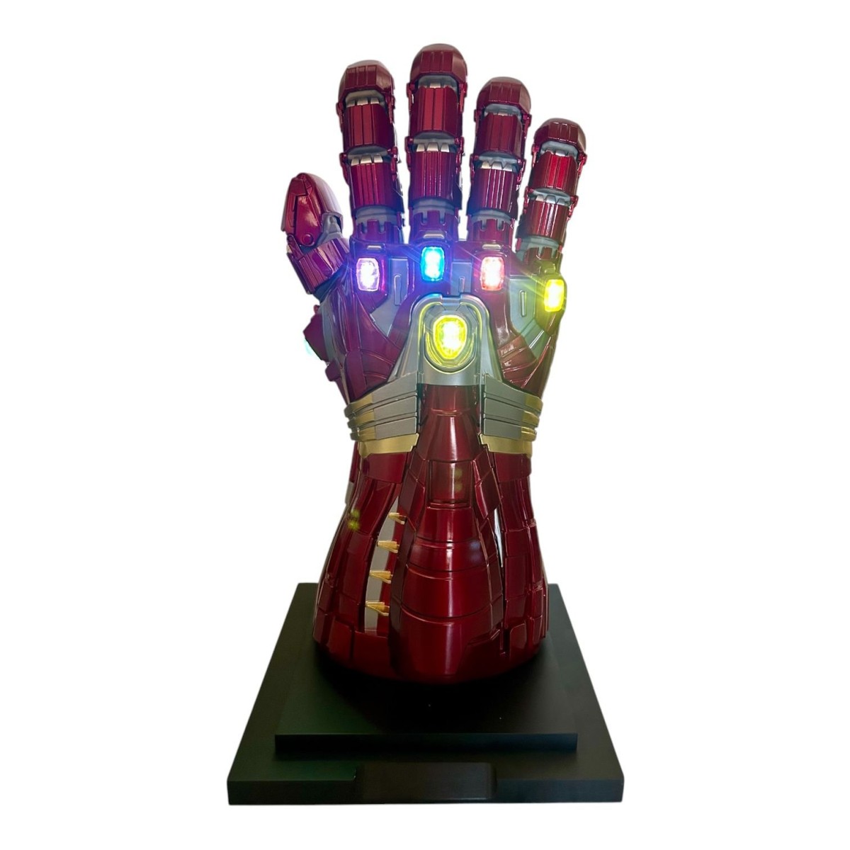 Guanto di  Iron Man con base e pietre che si illuminano